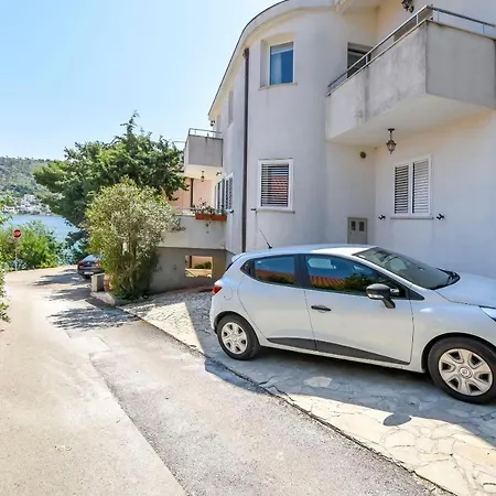House Capitan House Ii * روغوزنيكا