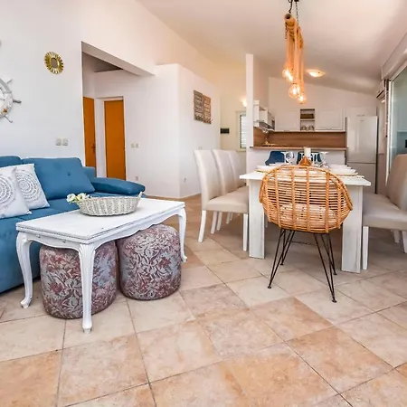 House Capitan House Ii روغوزنيكا